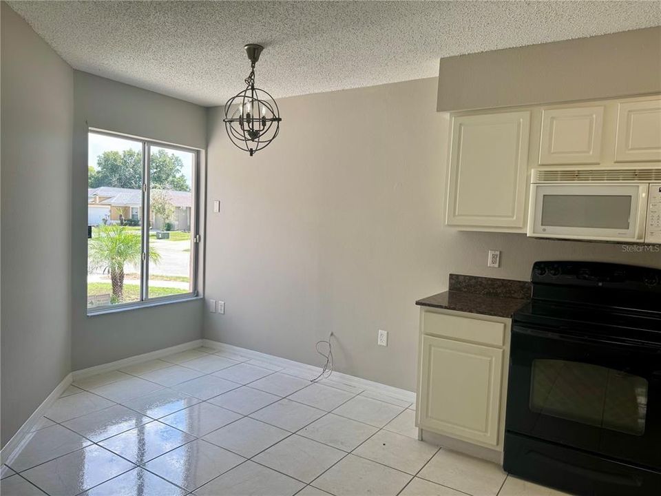 For Rent: $1,800 (3 beds, 2 baths, 1285 Square Feet)