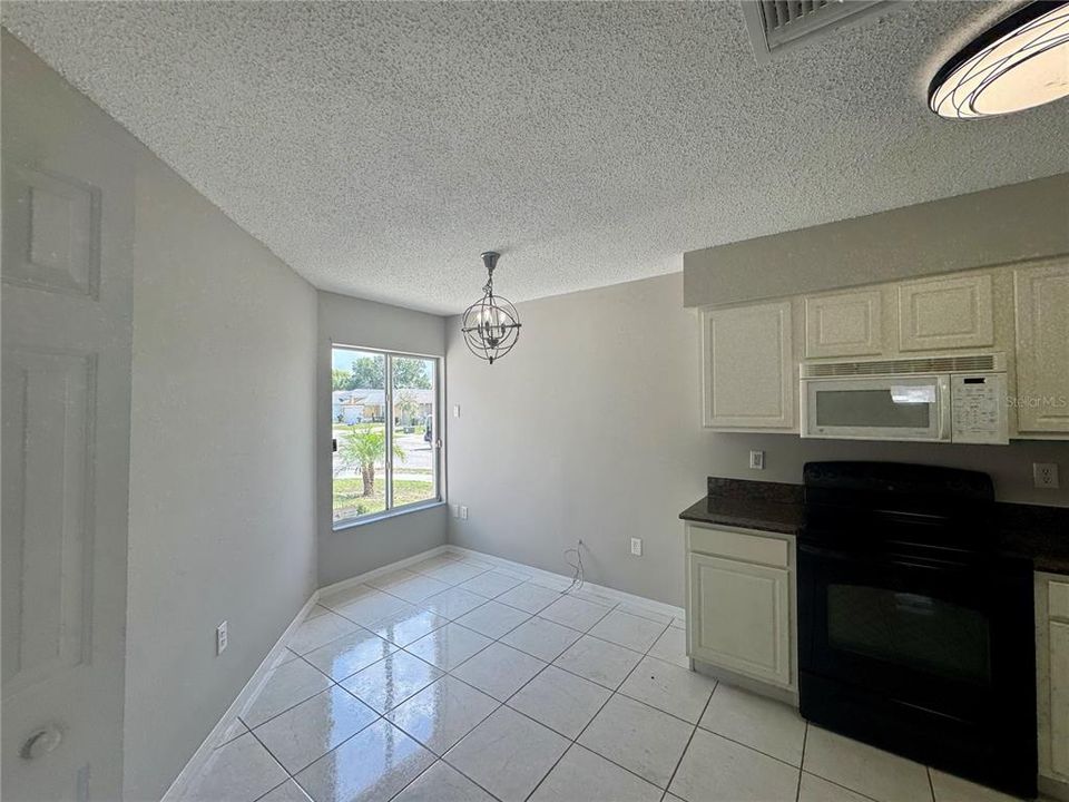 For Rent: $1,800 (3 beds, 2 baths, 1285 Square Feet)