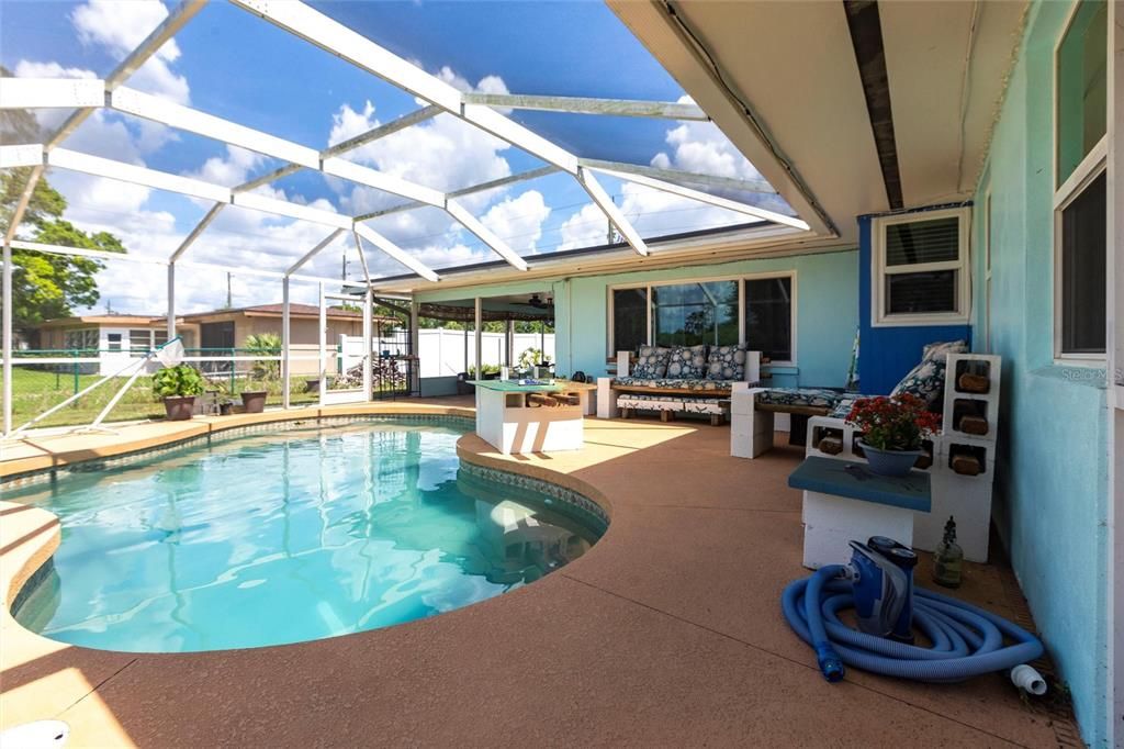 待售: $319,900 (4 贝兹, 2 浴室, 1826 平方英尺)