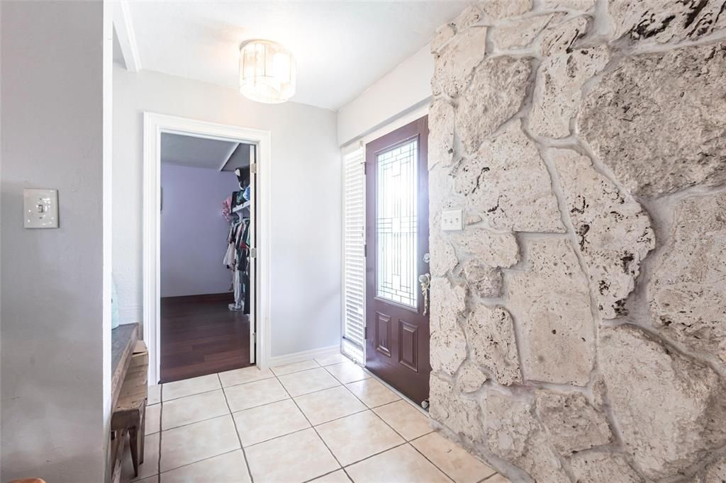 待售: $319,900 (4 贝兹, 2 浴室, 1826 平方英尺)