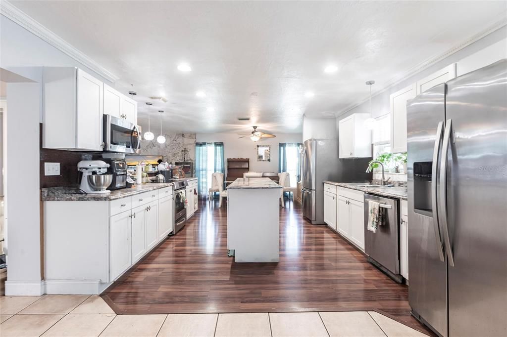 待售: $319,900 (4 贝兹, 2 浴室, 1826 平方英尺)