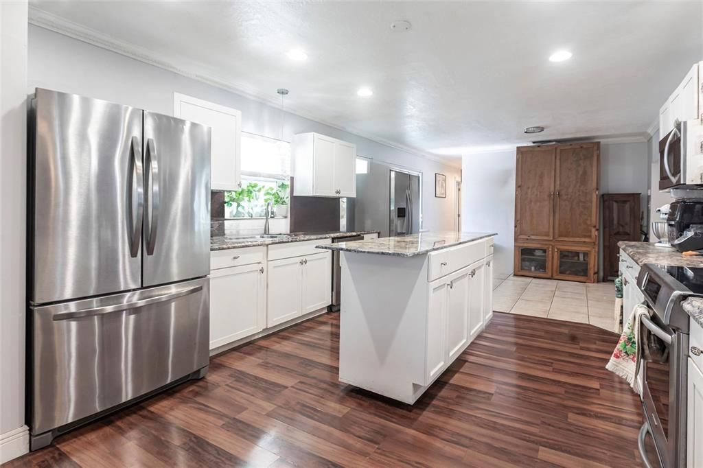 待售: $319,900 (4 贝兹, 2 浴室, 1826 平方英尺)