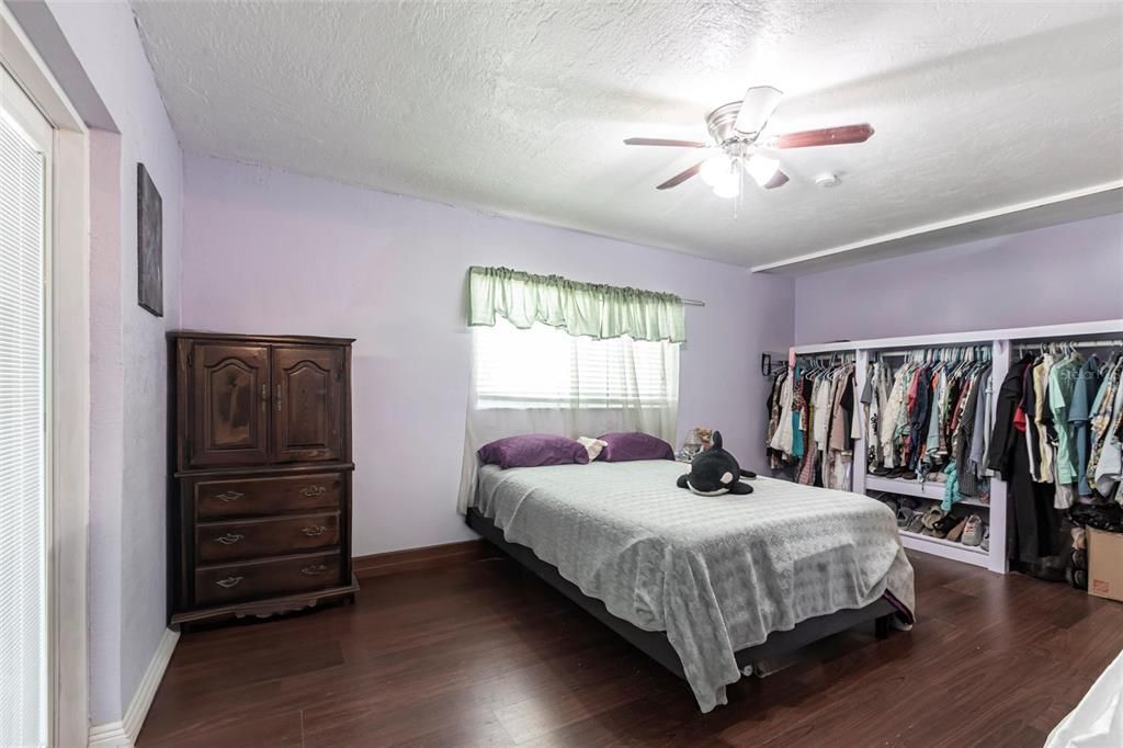 待售: $319,900 (4 贝兹, 2 浴室, 1826 平方英尺)