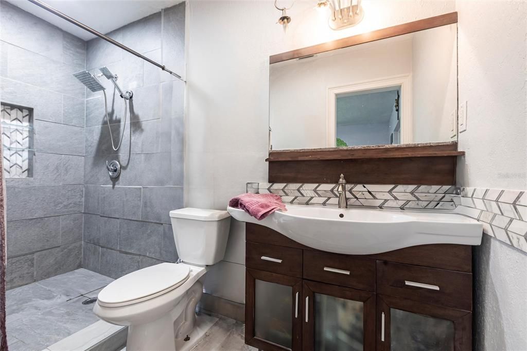 待售: $319,900 (4 贝兹, 2 浴室, 1826 平方英尺)