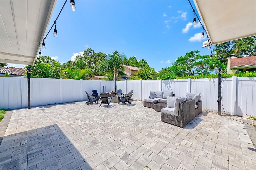 合同活跃: $650,000 (4 贝兹, 3 浴室, 2523 平方英尺)