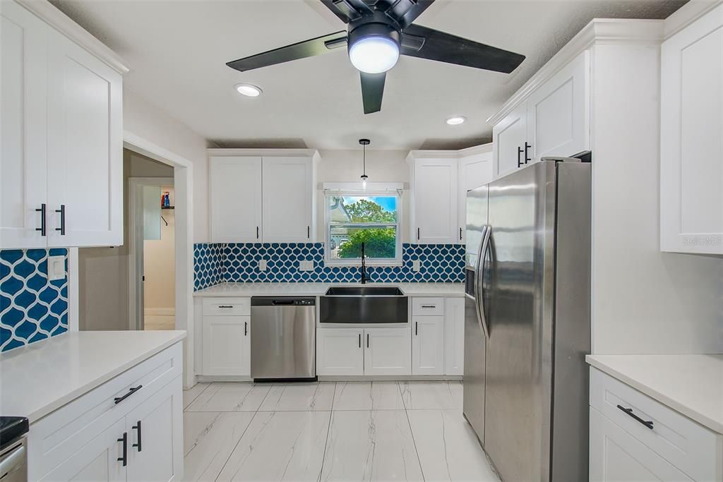 合同活跃: $650,000 (4 贝兹, 3 浴室, 2523 平方英尺)