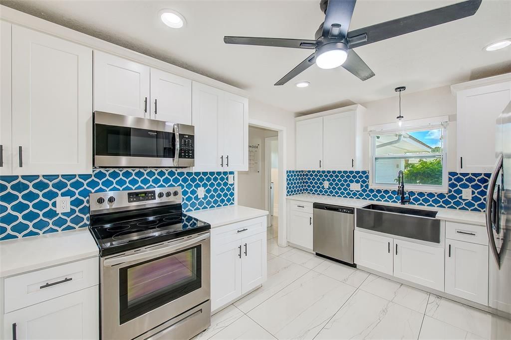 合同活跃: $650,000 (4 贝兹, 3 浴室, 2523 平方英尺)