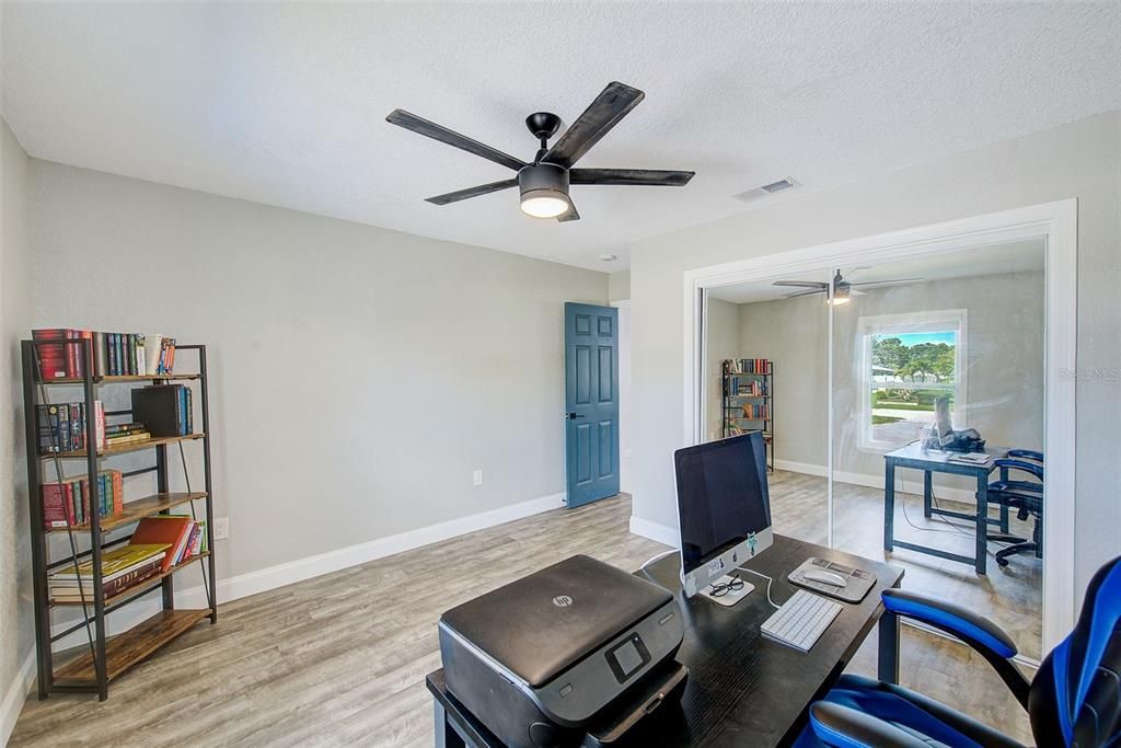 合同活跃: $650,000 (4 贝兹, 3 浴室, 2523 平方英尺)