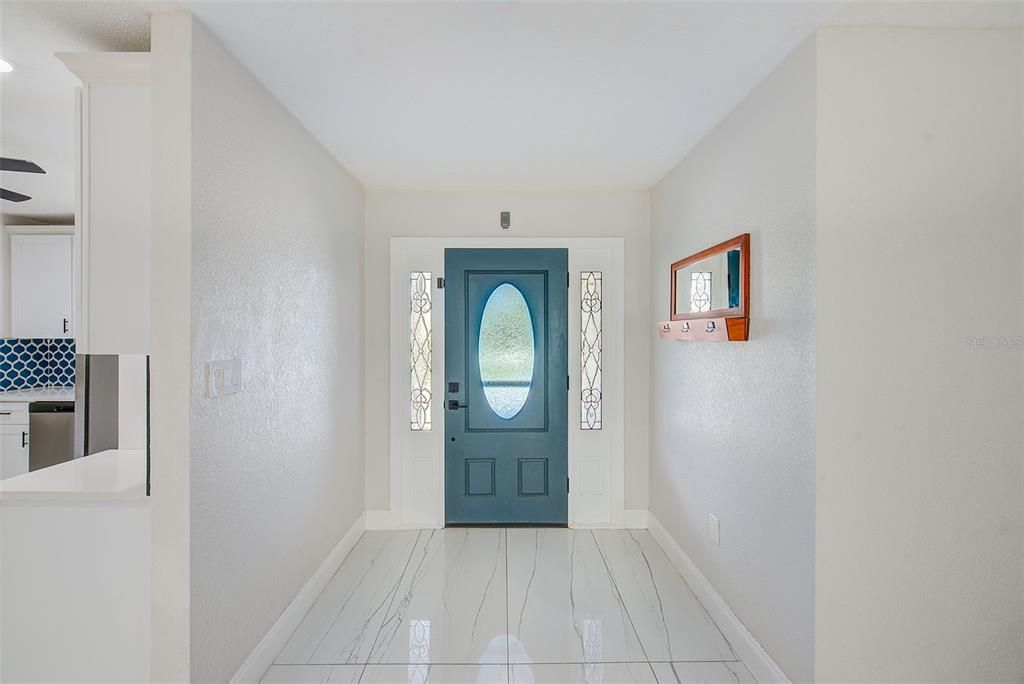 合同活跃: $650,000 (4 贝兹, 3 浴室, 2523 平方英尺)