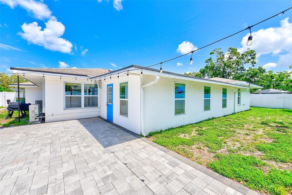 合同活跃: $650,000 (4 贝兹, 3 浴室, 2523 平方英尺)