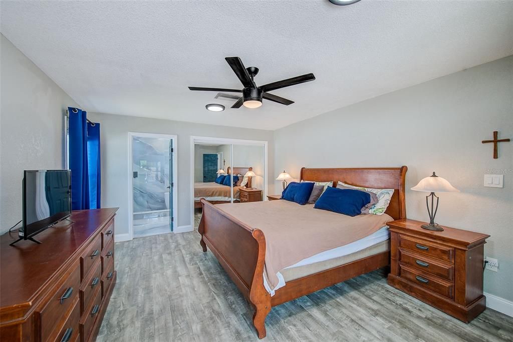 合同活跃: $650,000 (4 贝兹, 3 浴室, 2523 平方英尺)