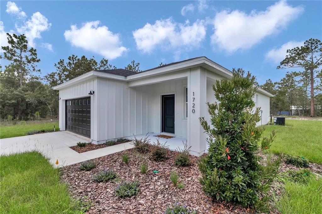 Active With Contract: $250,000 (3 beds, 2 baths, 1196 Square Feet)