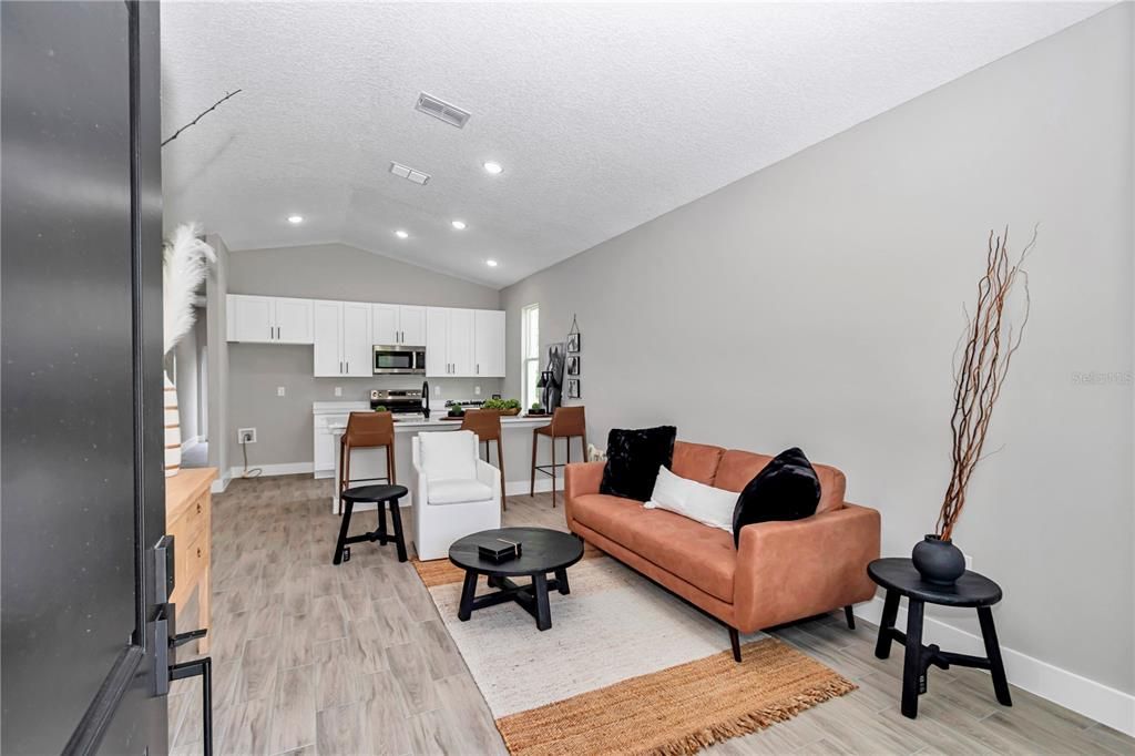 Active With Contract: $250,000 (3 beds, 2 baths, 1196 Square Feet)