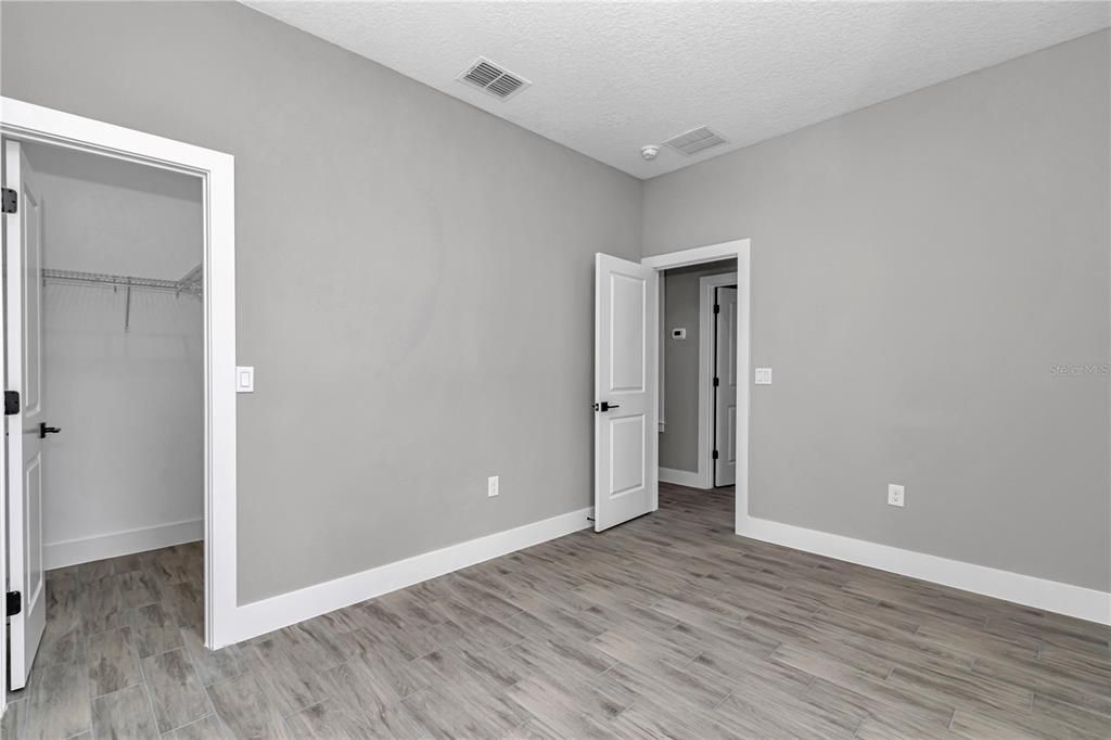 Active With Contract: $250,000 (3 beds, 2 baths, 1196 Square Feet)