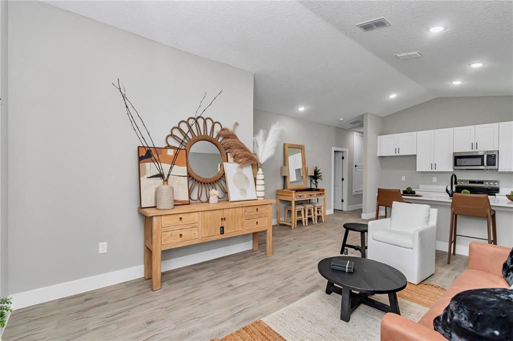 Active With Contract: $250,000 (3 beds, 2 baths, 1196 Square Feet)