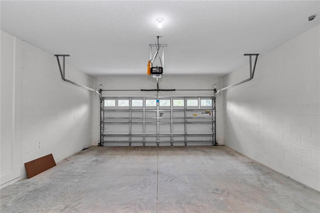 Active With Contract: $250,000 (3 beds, 2 baths, 1196 Square Feet)