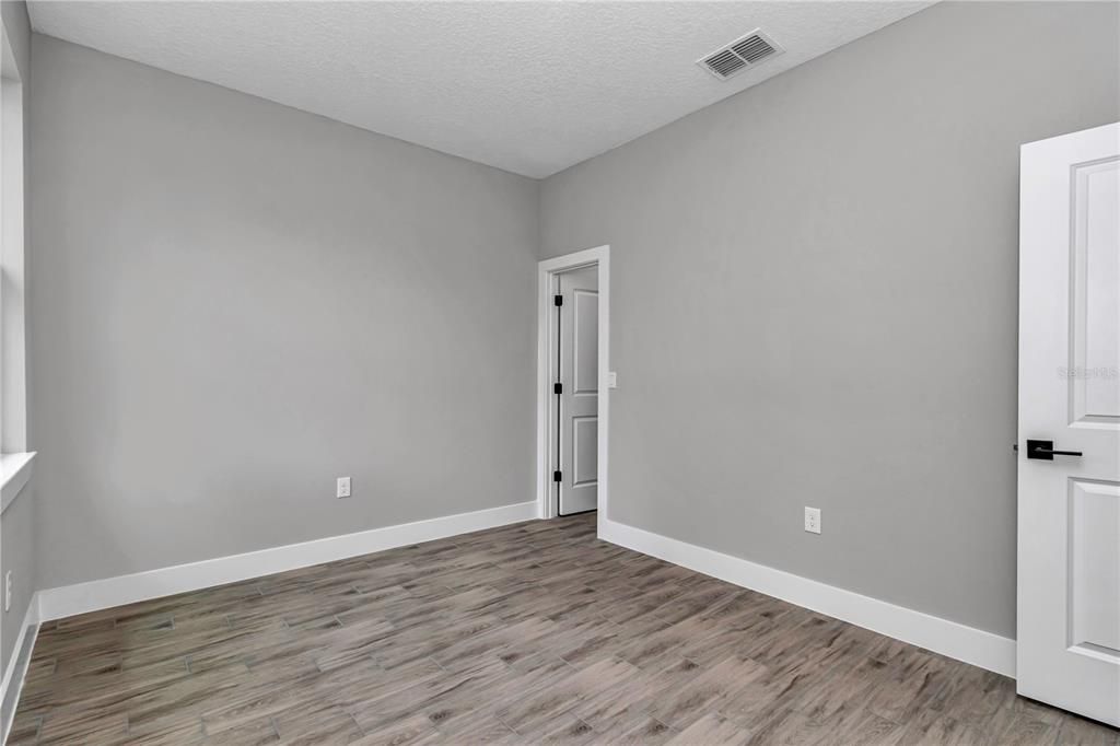 Active With Contract: $250,000 (3 beds, 2 baths, 1196 Square Feet)