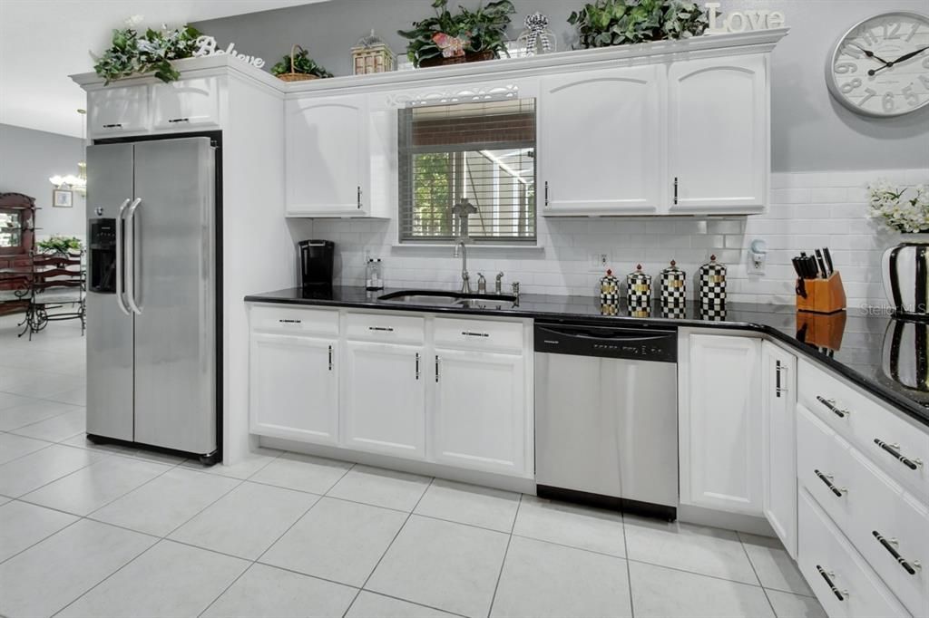 合同活跃: $879,900 (5 贝兹, 3 浴室, 3776 平方英尺)