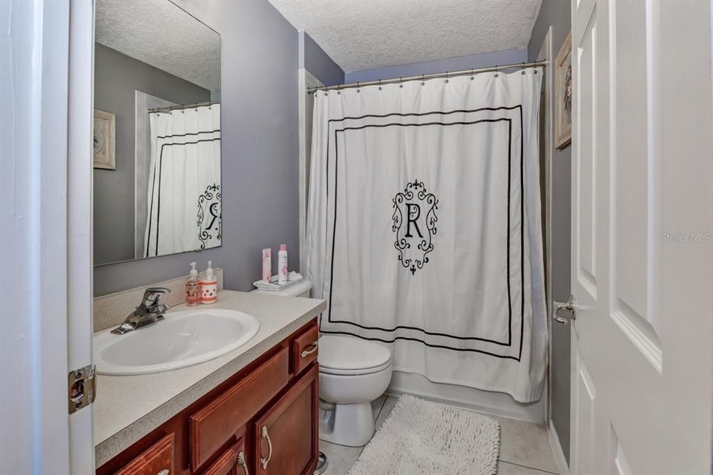 合同活跃: $879,900 (5 贝兹, 3 浴室, 3776 平方英尺)