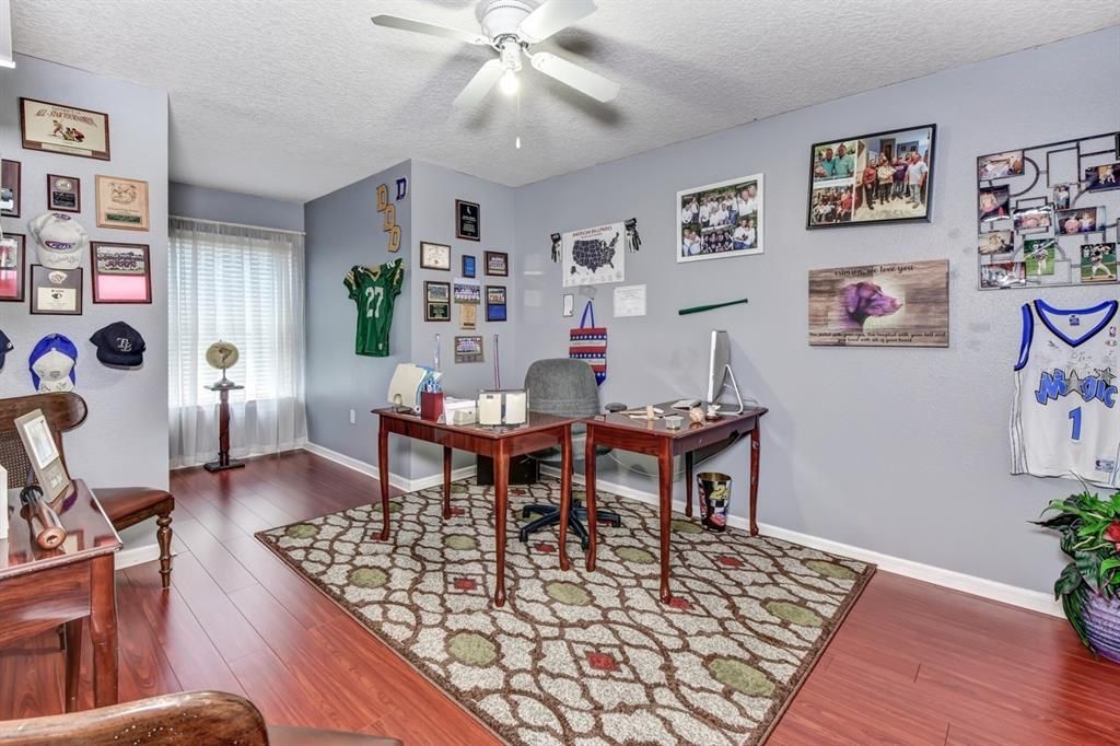 合同活跃: $879,900 (5 贝兹, 3 浴室, 3776 平方英尺)