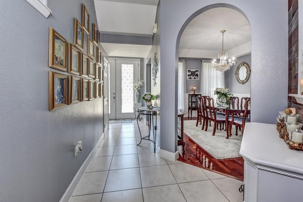 合同活跃: $879,900 (5 贝兹, 3 浴室, 3776 平方英尺)