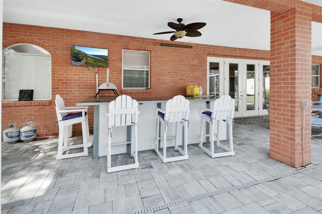 合同活跃: $879,900 (5 贝兹, 3 浴室, 3776 平方英尺)