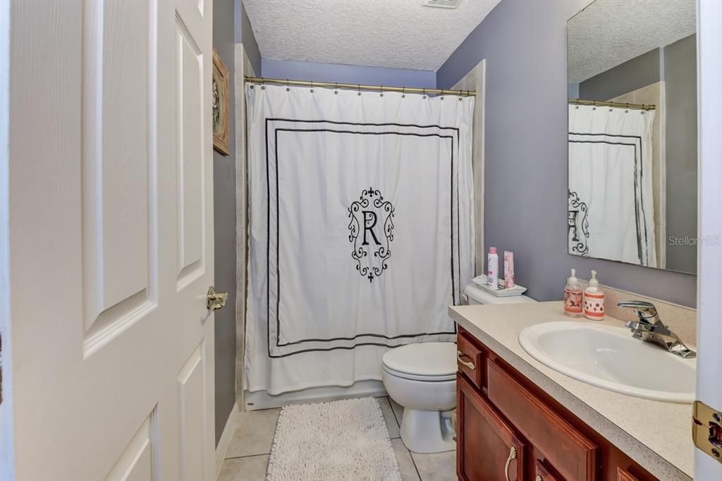 合同活跃: $879,900 (5 贝兹, 3 浴室, 3776 平方英尺)