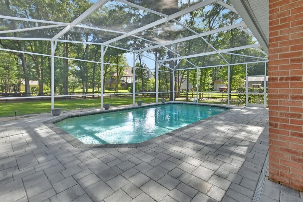 合同活跃: $879,900 (5 贝兹, 3 浴室, 3776 平方英尺)