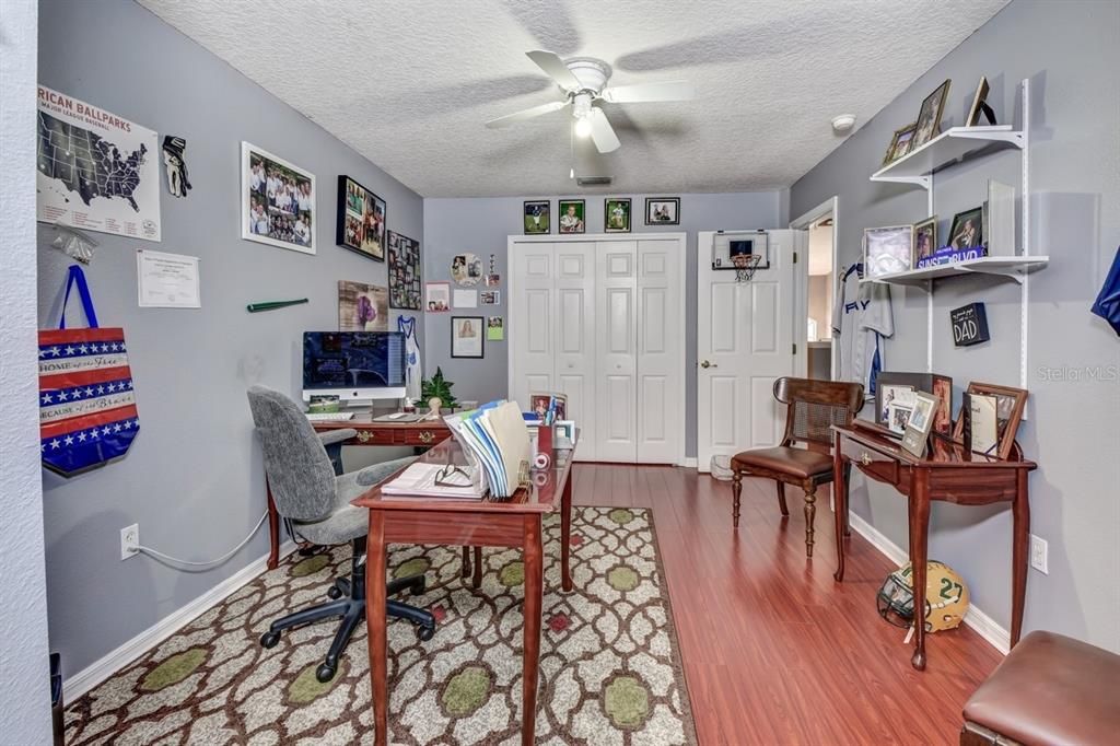 合同活跃: $879,900 (5 贝兹, 3 浴室, 3776 平方英尺)