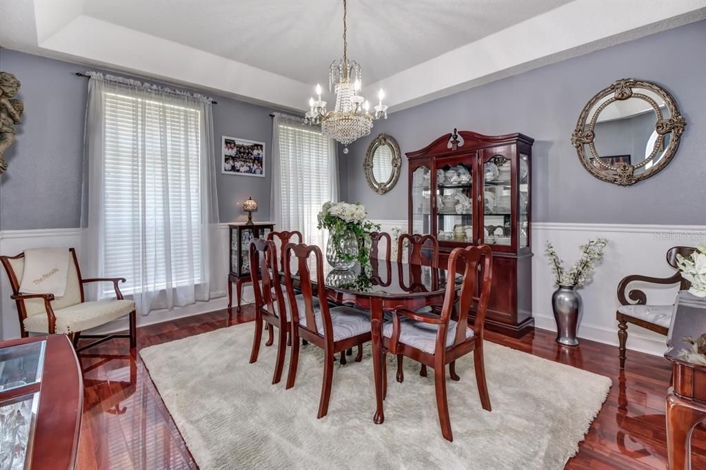 合同活跃: $879,900 (5 贝兹, 3 浴室, 3776 平方英尺)