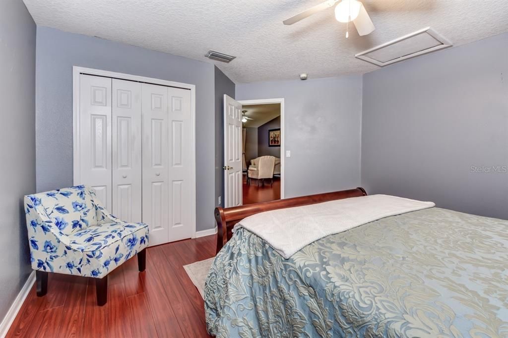 合同活跃: $879,900 (5 贝兹, 3 浴室, 3776 平方英尺)