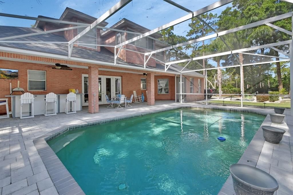 合同活跃: $879,900 (5 贝兹, 3 浴室, 3776 平方英尺)