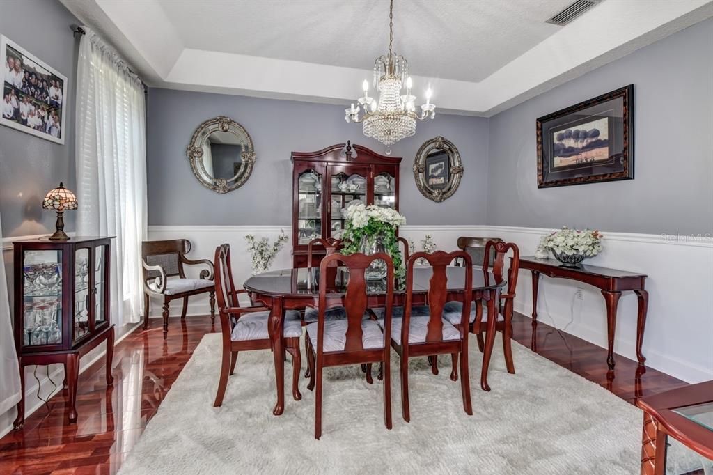 合同活跃: $879,900 (5 贝兹, 3 浴室, 3776 平方英尺)