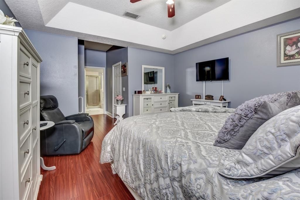 合同活跃: $879,900 (5 贝兹, 3 浴室, 3776 平方英尺)