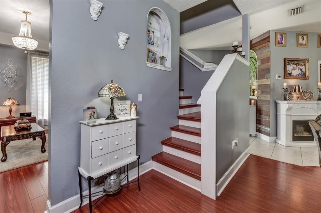 合同活跃: $879,900 (5 贝兹, 3 浴室, 3776 平方英尺)