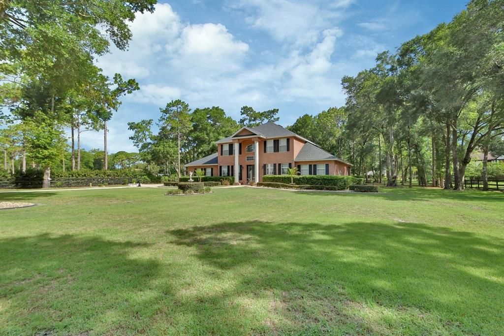 合同活跃: $879,900 (5 贝兹, 3 浴室, 3776 平方英尺)