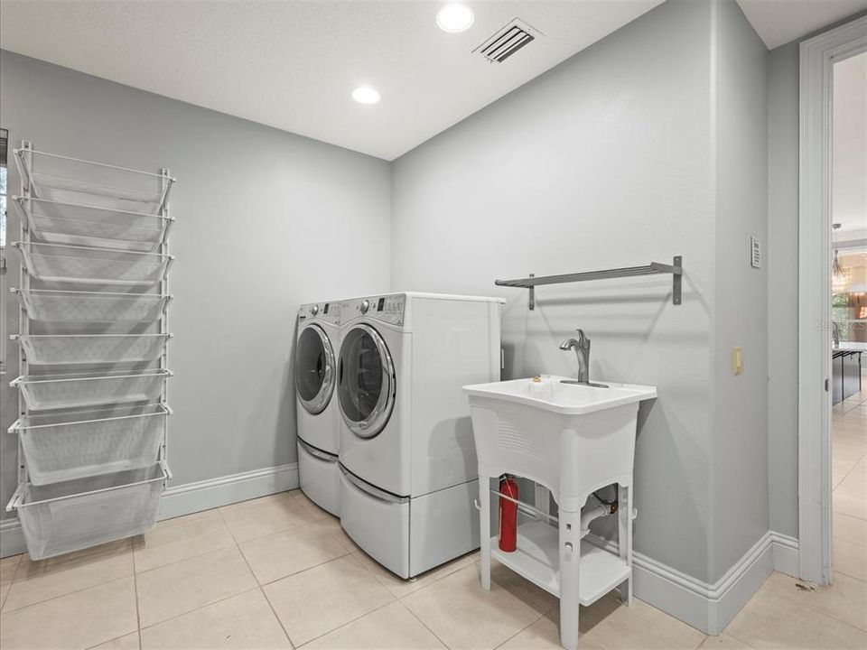 Active With Contract: $875,000 (4 beds, 3 baths, 3659 Square Feet)