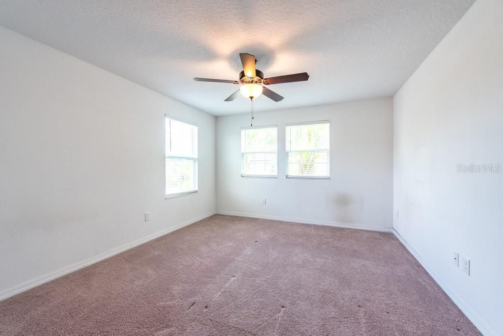 Active With Contract: $525,000 (5 beds, 3 baths, 3552 Square Feet)