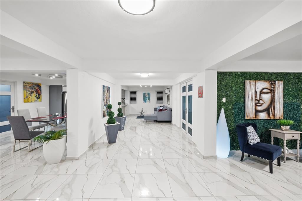 En Venta: $995,000 (4 camas, 3 baños, 2600 Pies cuadrados)