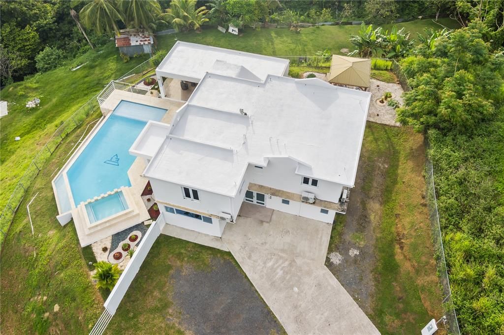 En Venta: $995,000 (4 camas, 3 baños, 2600 Pies cuadrados)