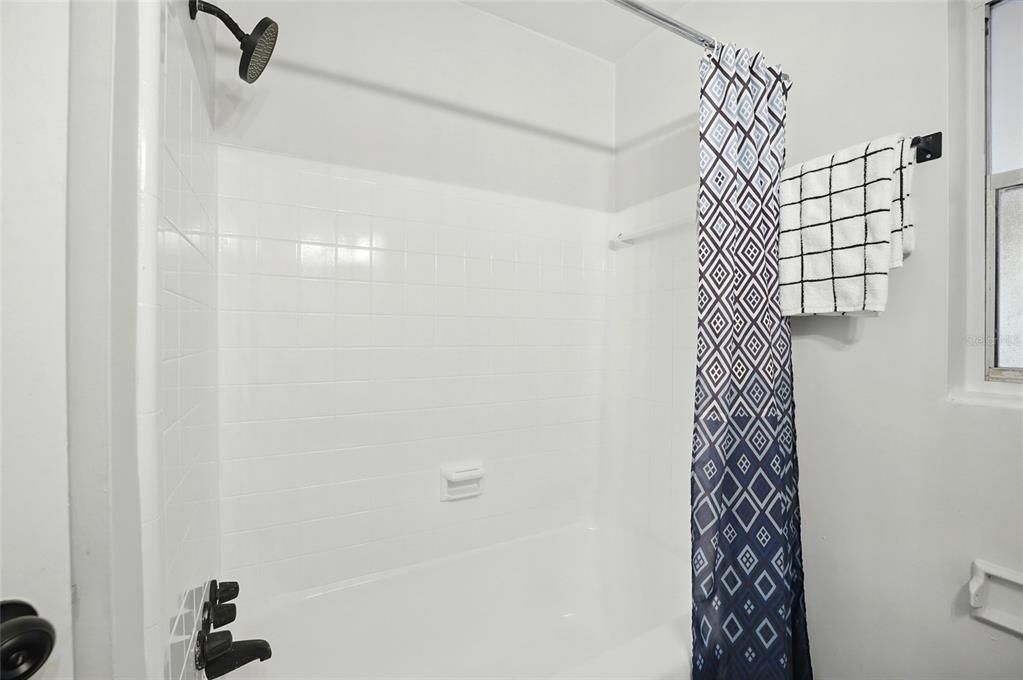 На продажу: $184,500 (2 спален, 1 ванн, 1166 Квадратных фут)