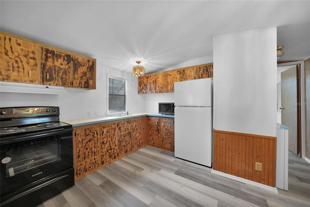 待售: $82,000 (2 贝兹, 2 浴室, 843 平方英尺)