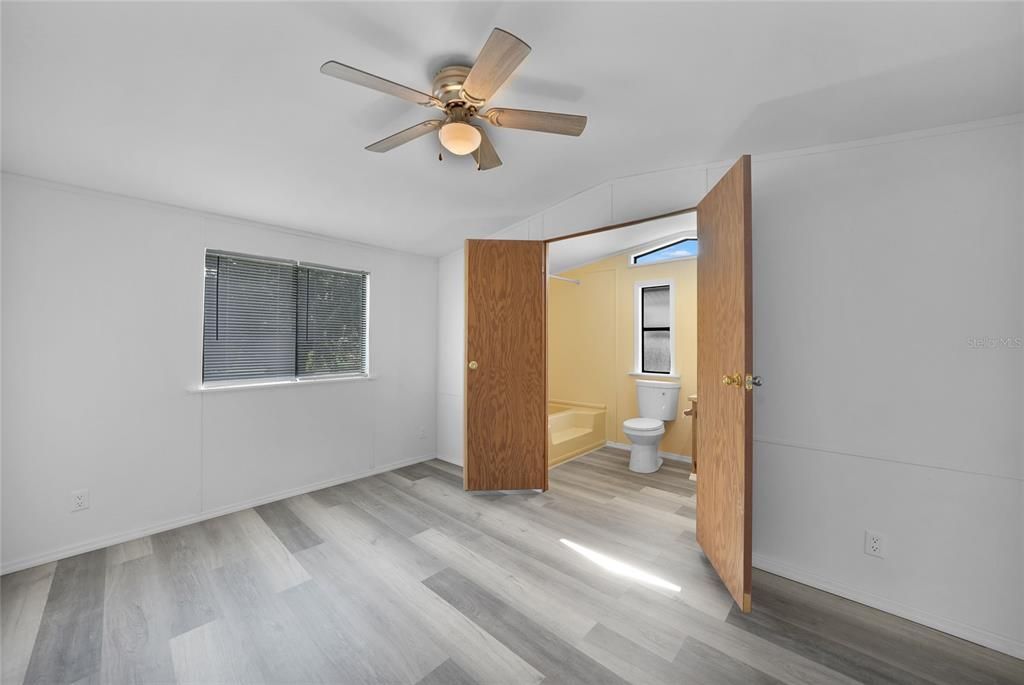 待售: $82,000 (2 贝兹, 2 浴室, 843 平方英尺)