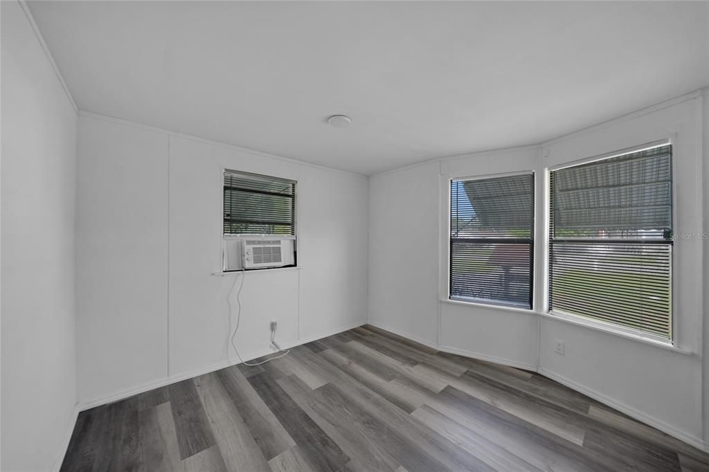 待售: $82,000 (2 贝兹, 2 浴室, 843 平方英尺)