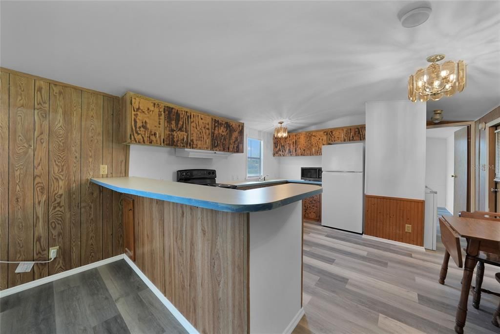 待售: $82,000 (2 贝兹, 2 浴室, 843 平方英尺)