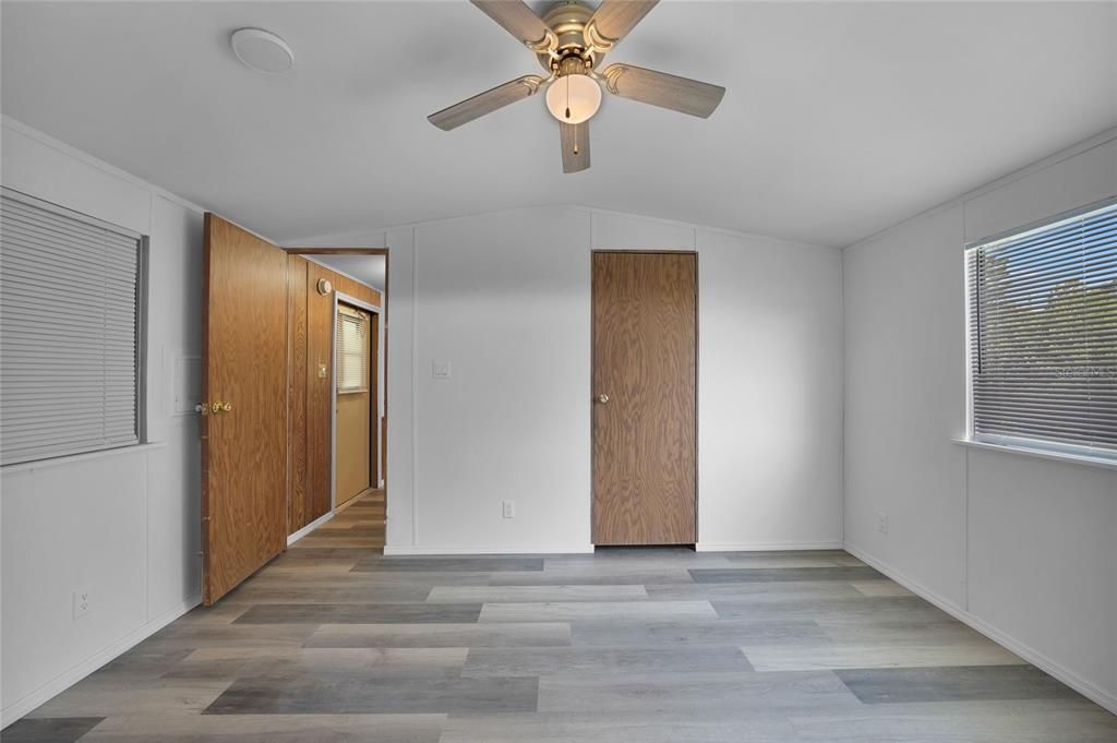 待售: $82,000 (2 贝兹, 2 浴室, 843 平方英尺)