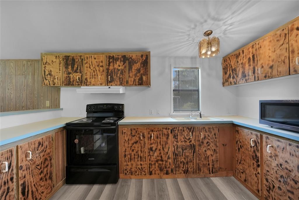 待售: $82,000 (2 贝兹, 2 浴室, 843 平方英尺)