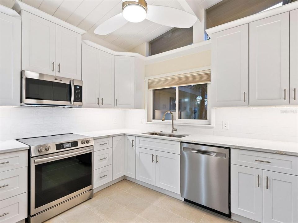 Active With Contract: $1,200,000 (3 beds, 2 baths, 2090 Square Feet)