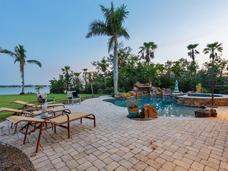 Active With Contract: $1,200,000 (3 beds, 2 baths, 2090 Square Feet)