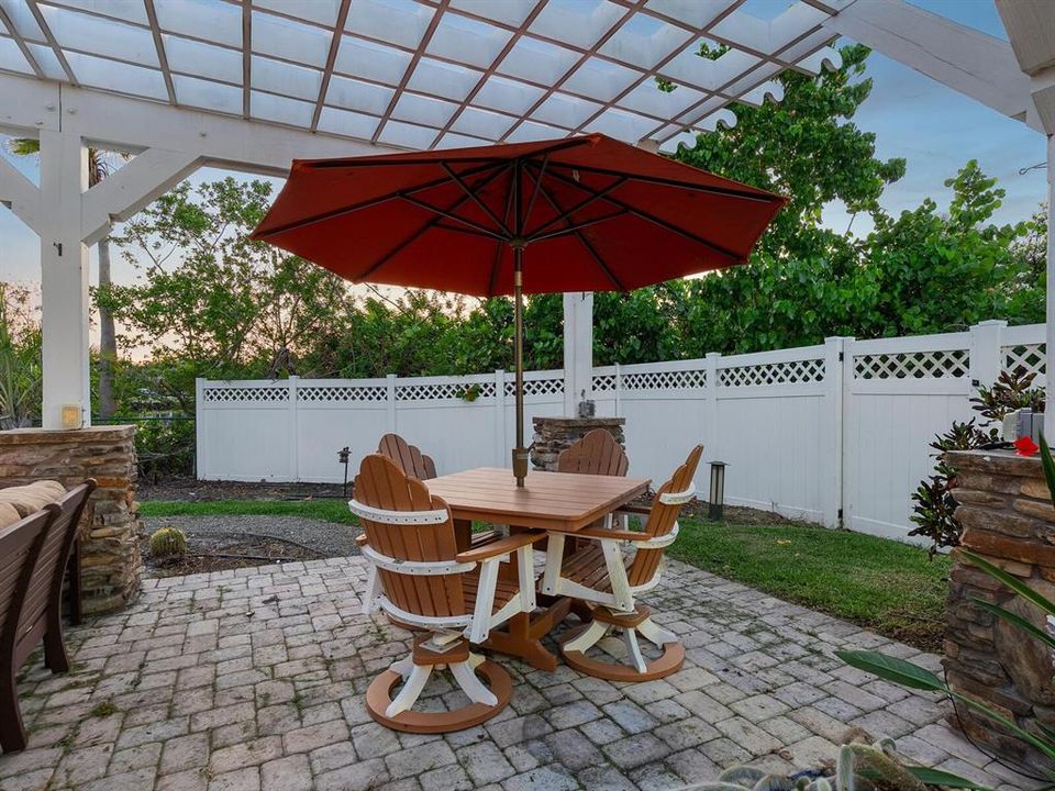 Active With Contract: $1,200,000 (3 beds, 2 baths, 2090 Square Feet)